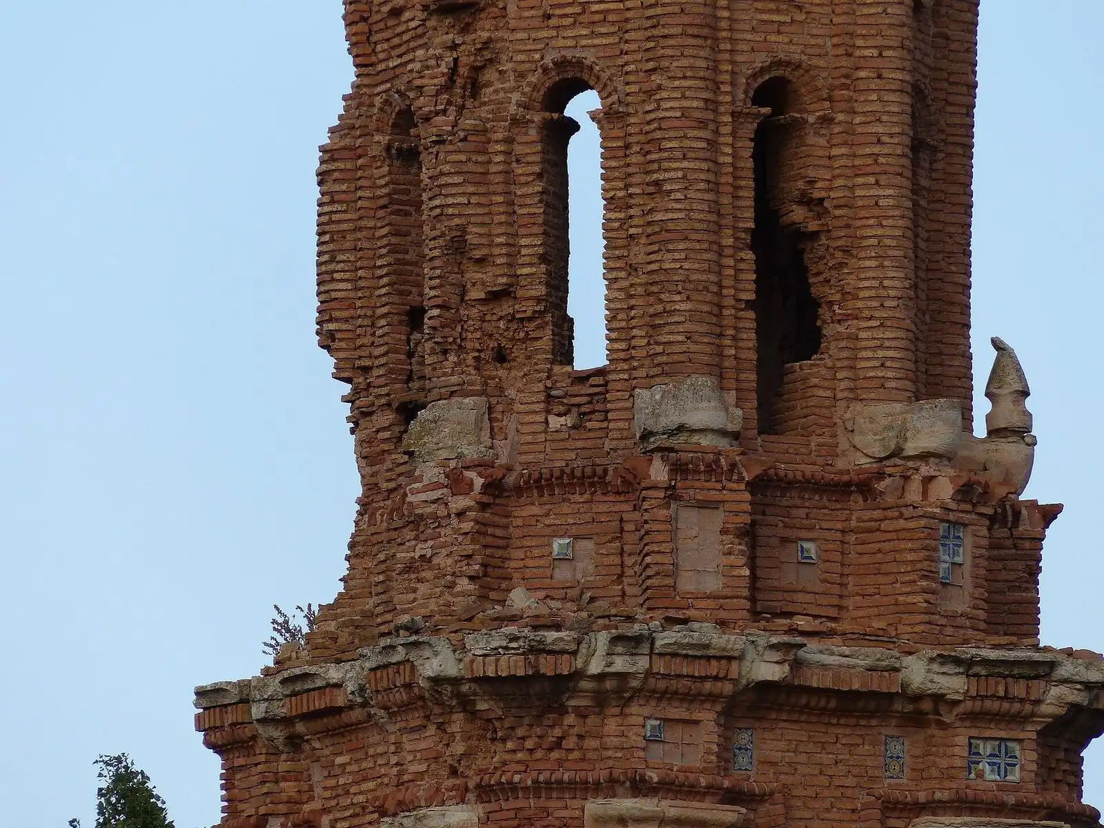 Ruinas de la iglesia de San Agustín en el Pueblo Viejo de Belchite, Zaragoza