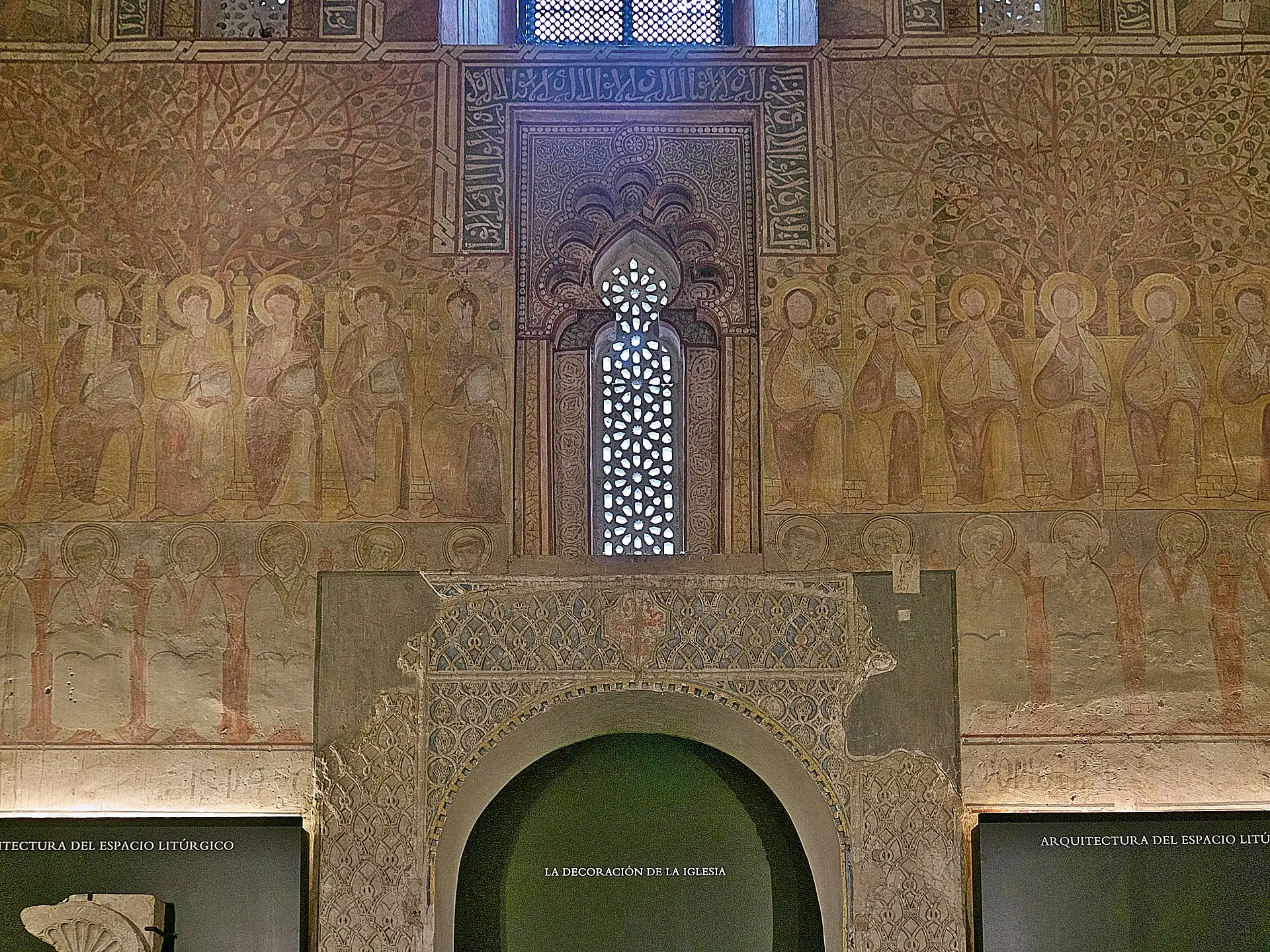 Muro occidental de ladrillo y mampostería de la iglesia de San Román en Toledo